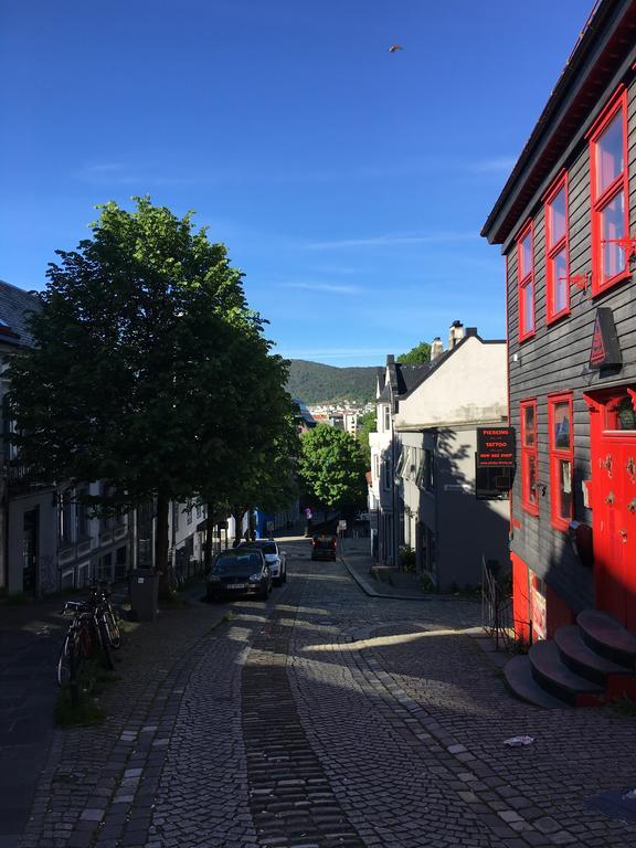 Urban Hostel Bryggen Bergen Esterno foto